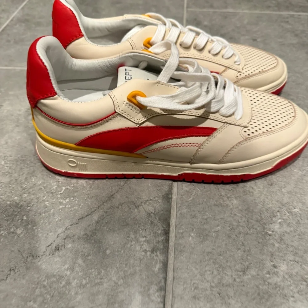 Oncept Preston Sneaker in Retro Red Size 8 - Picture 2 of 8